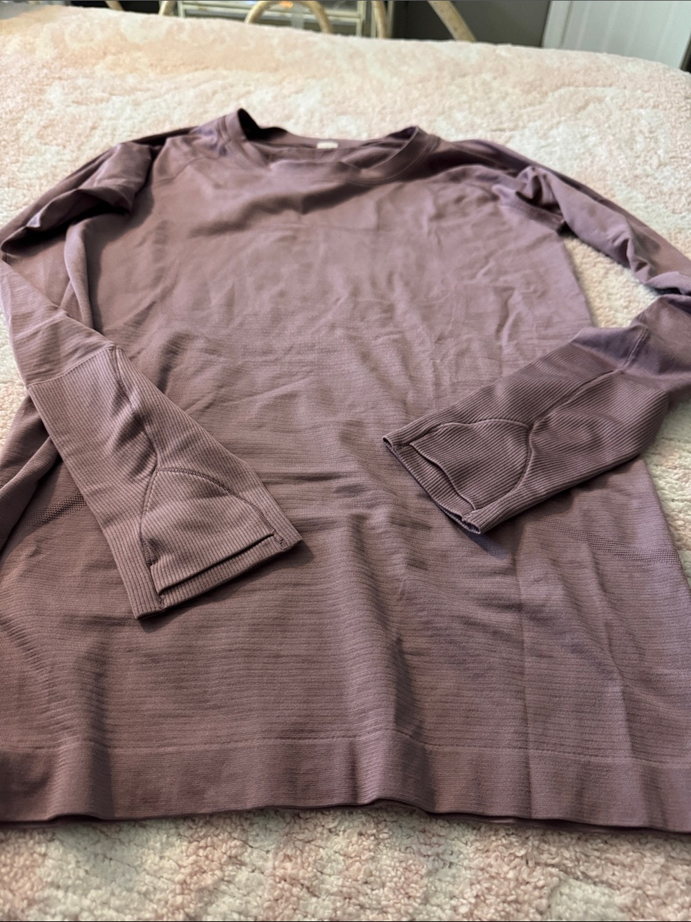 Lulu lemon 🍋 swiftly long Sleeve Crew Neck Shirt in Mauve w/ thumb holes